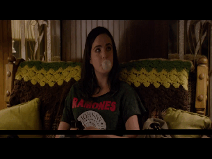 LOS EXTRAÑOS. CACERÍA NOCTURNA.gif